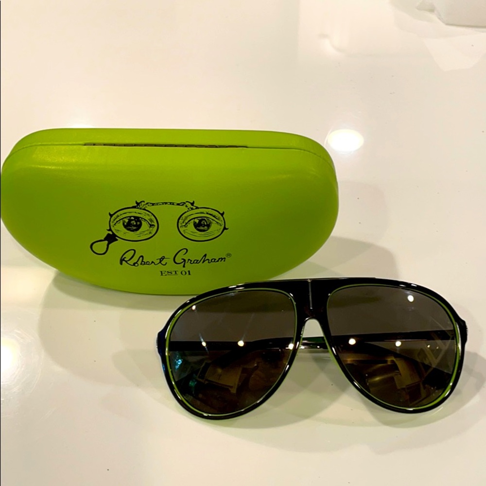 Kenneth Cole Rxn Sunglasses in Robert Graham case